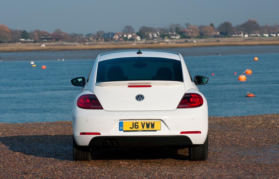  Volkswagen Beetle 2011 года  (UK) (фото 32 из 39)